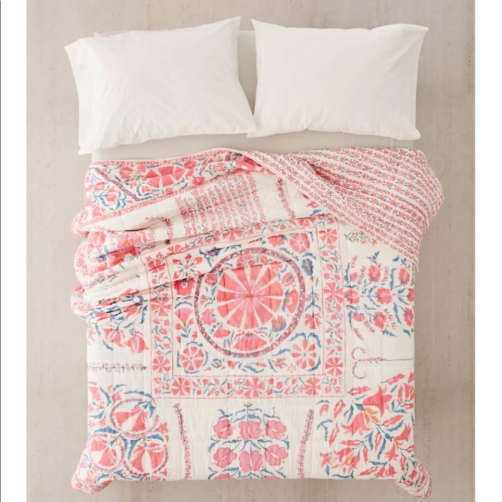 Saski Suzani Medallion Quilt Queen Pink and Blue